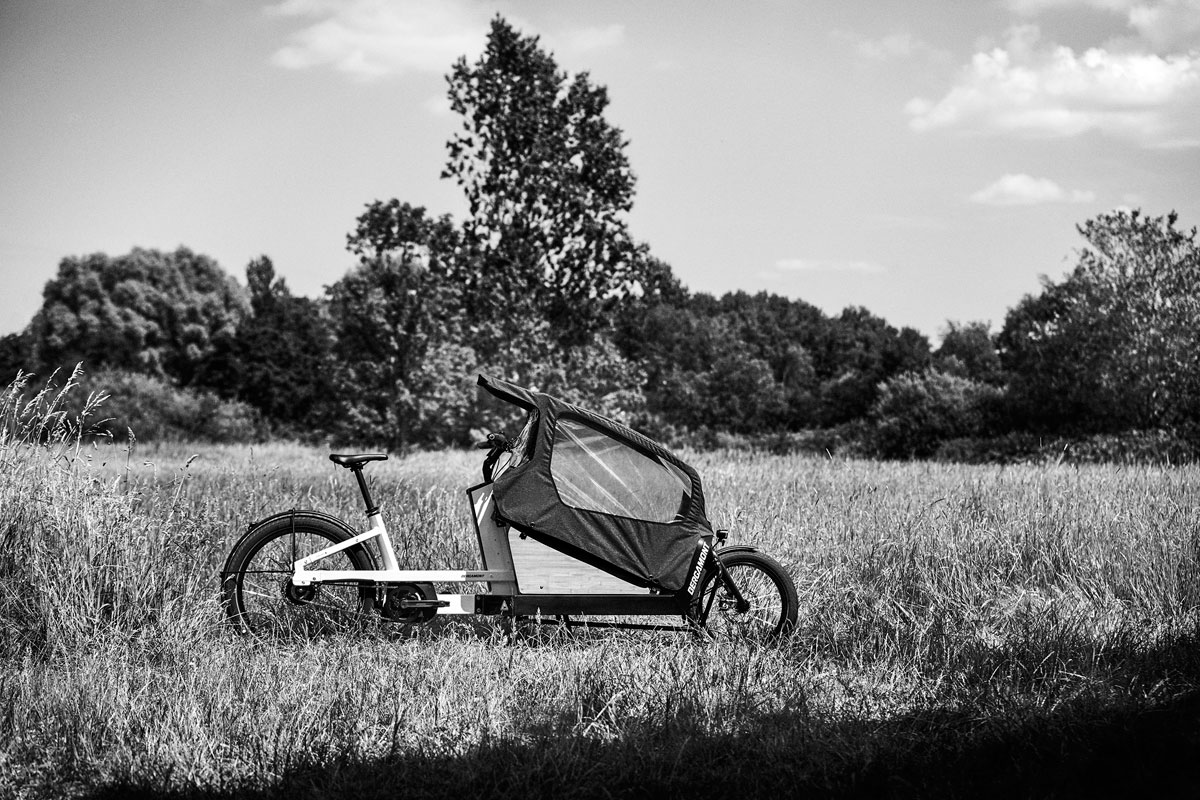 E-Cargoville LJ parked in field