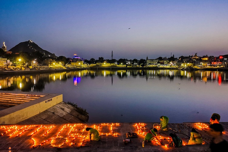 Pushkar's lake by night