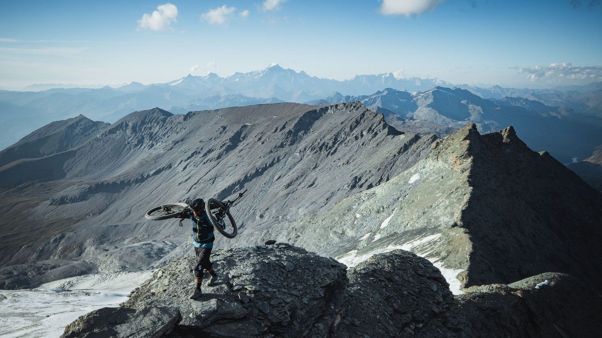 Ciclismo de montaña: ¿qué debe llevarse en la mochila? – BERGLUST