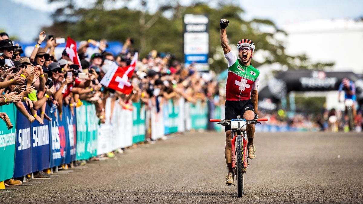Perforar Caña Tormento Triple Crown Champion – Nino Schurter Dominates Mountain Biking | Scott