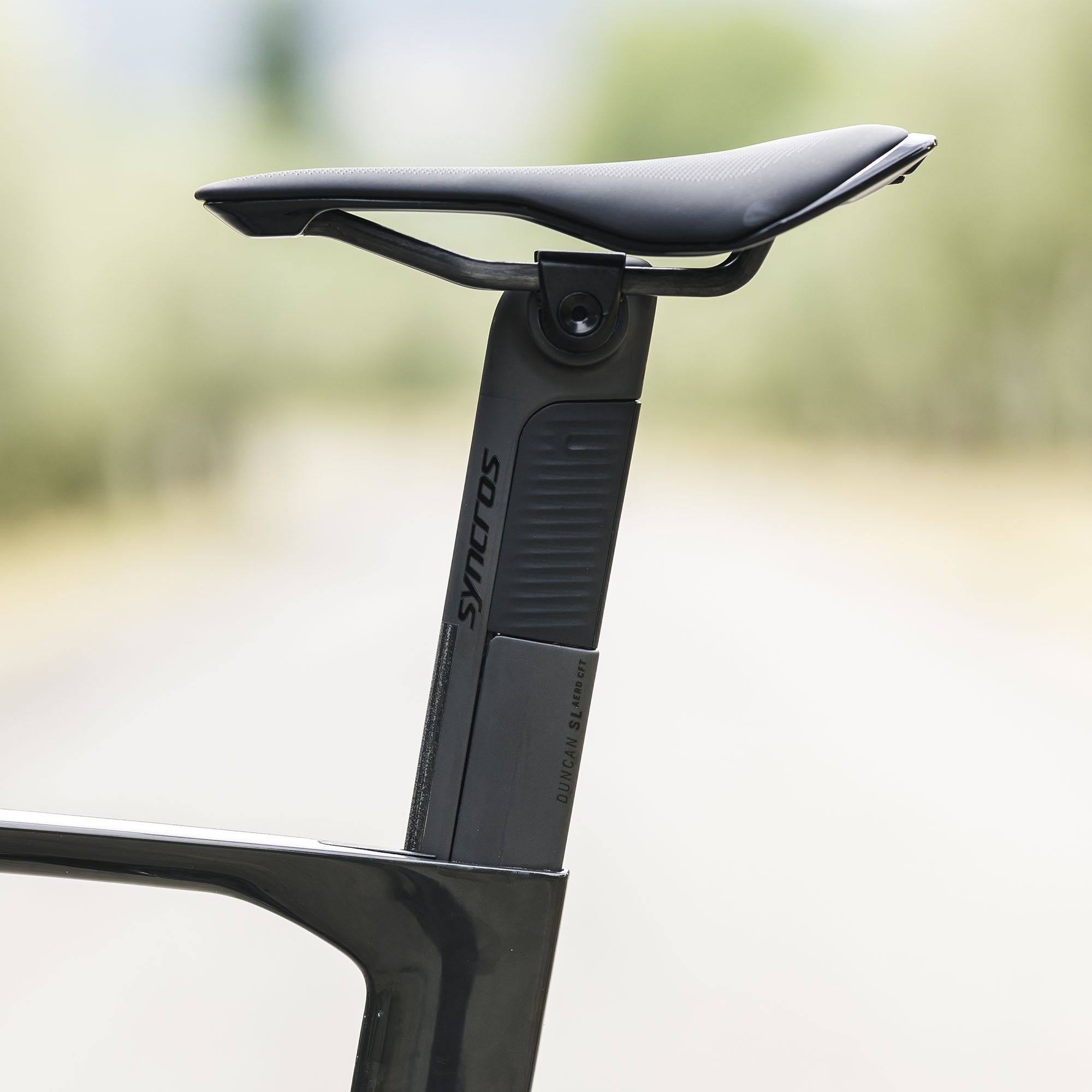 Poteau de selle de vélo antichoc universel en fibre de carbone Tige de selle  de siège articulaire pour Mtb