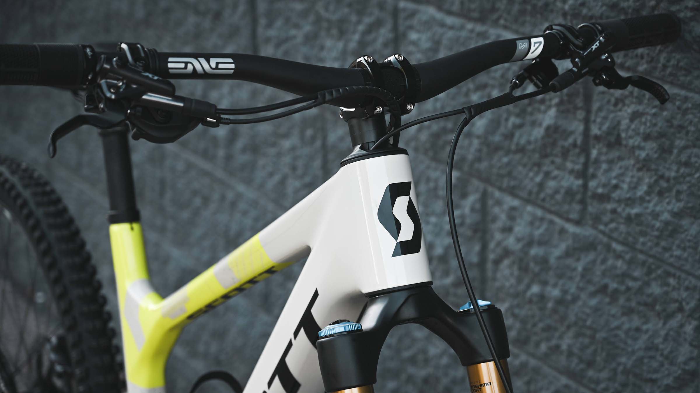 With some ENVE bling and super clean cable routing, this cockpit looks dialed.
